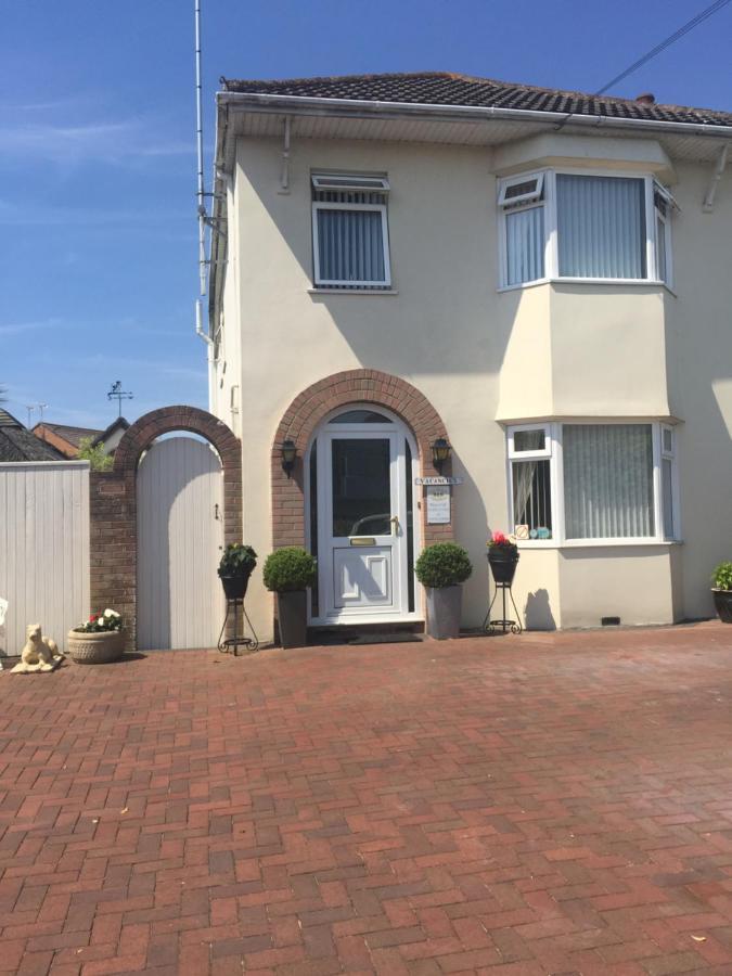 San Michele Guest House Poole Extérieur photo